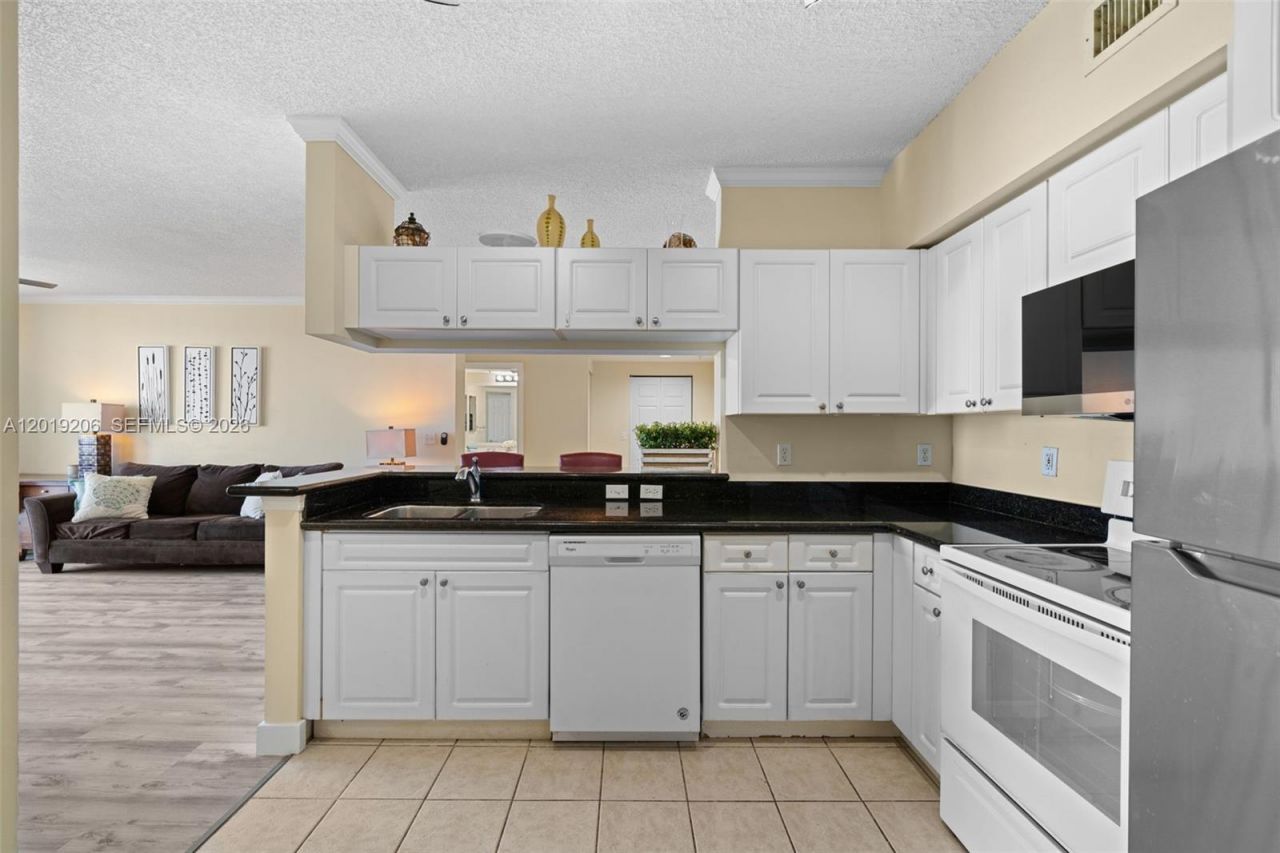 17150 N Bay Rd , Unit 2908, Sunny Isles Beach, FL 33160 Photo