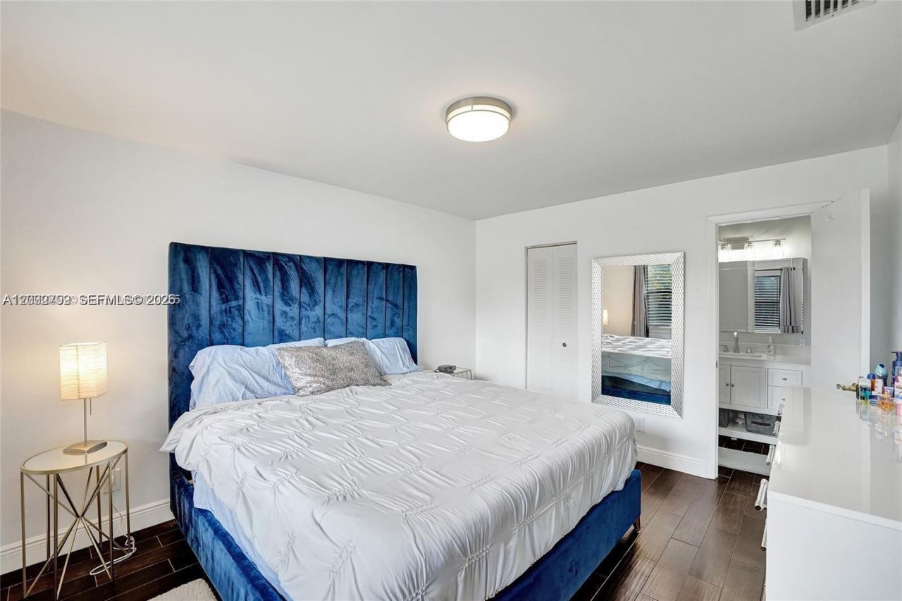 10468 NW 10th St , Unit 204, Pembroke Pines, FL 33026 Photo