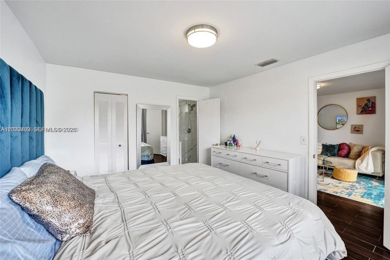 10468 NW 10th St , Unit 204, Pembroke Pines, FL 33026 Photo
