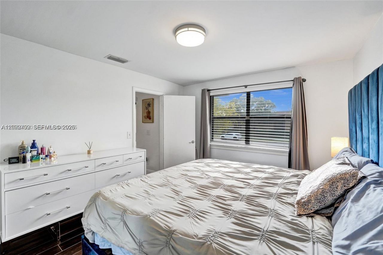 10468 NW 10th St , Unit 204, Pembroke Pines, FL 33026 Photo