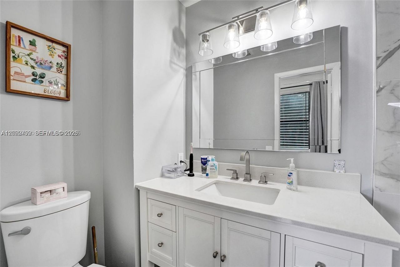 10468 NW 10th St , Unit 204, Pembroke Pines, FL 33026 Photo