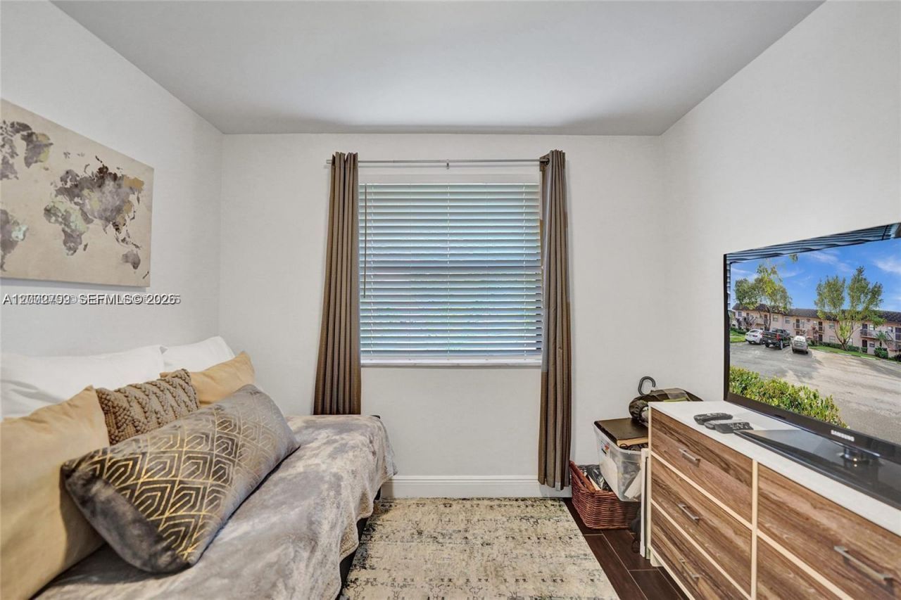 10468 NW 10th St , Unit 204, Pembroke Pines, FL 33026 Photo