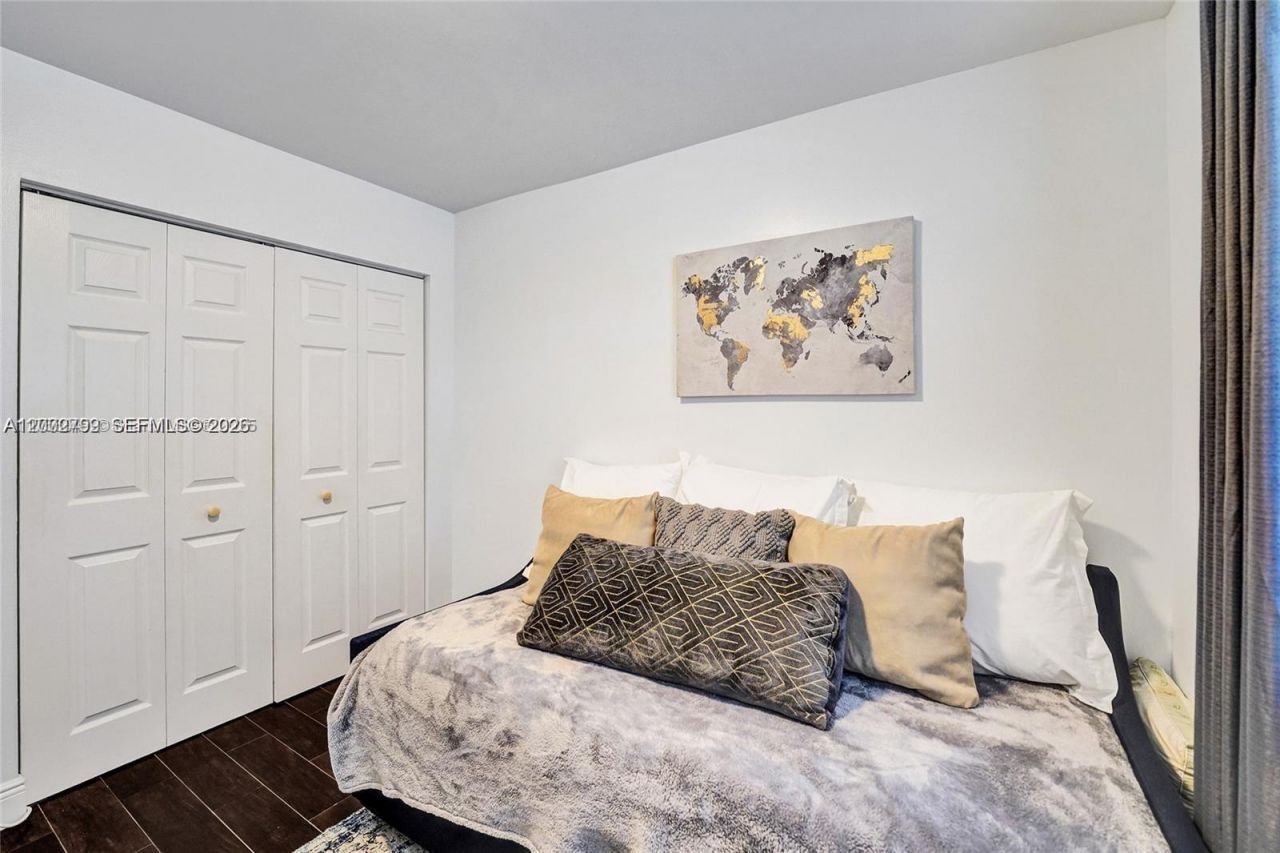 10468 NW 10th St , Unit 204, Pembroke Pines, FL 33026 Photo
