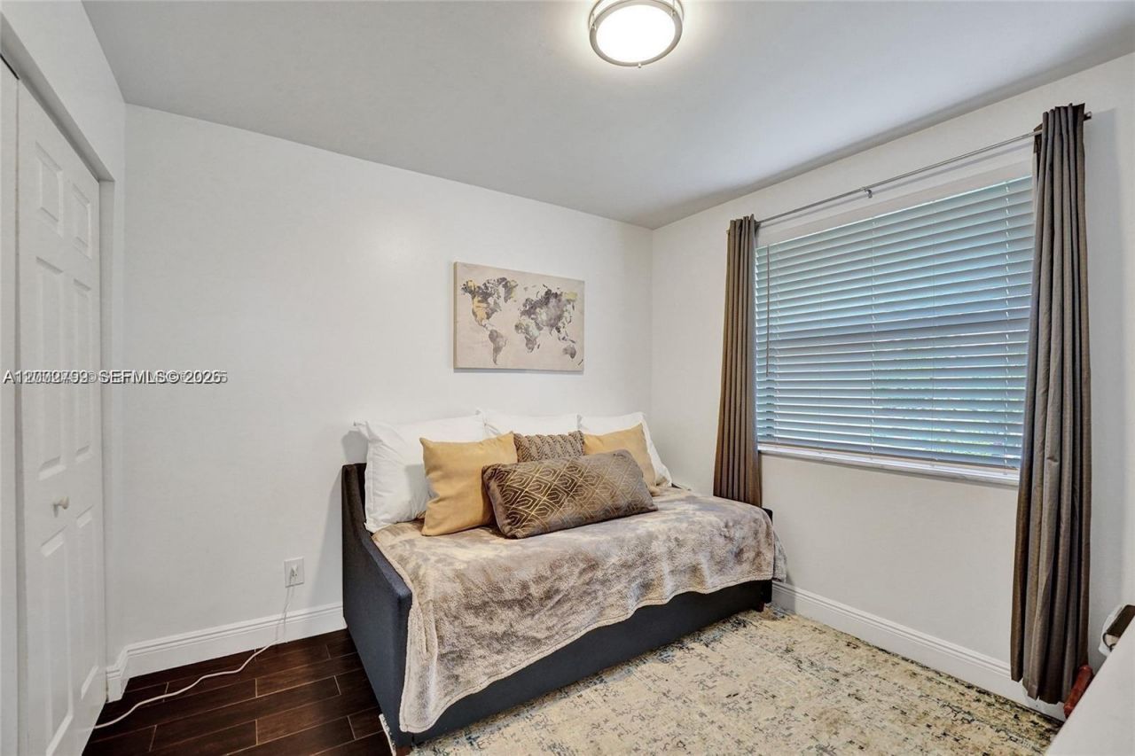 10468 NW 10th St , Unit 204, Pembroke Pines, FL 33026 Photo