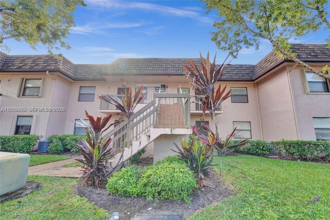 10468 NW 10th St , Unit 204, Pembroke Pines, FL 33026 Photo