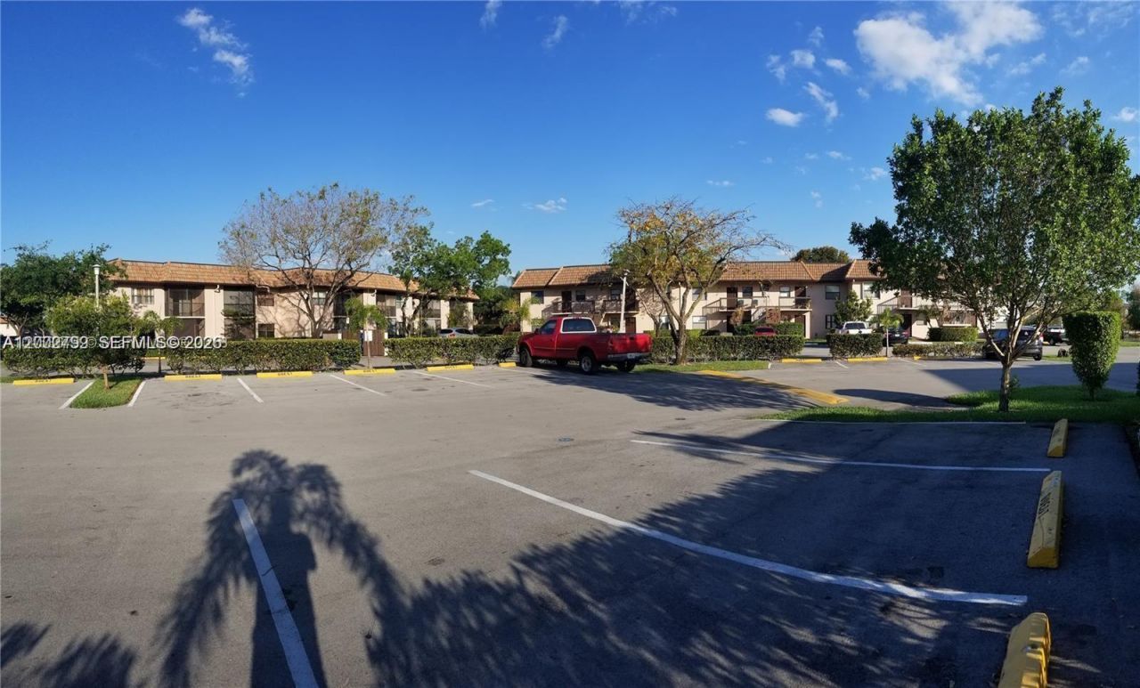 10468 NW 10th St , Unit 204, Pembroke Pines, FL 33026 Photo