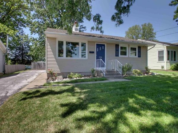 1126 S 16th St., Quincy, IL 62301