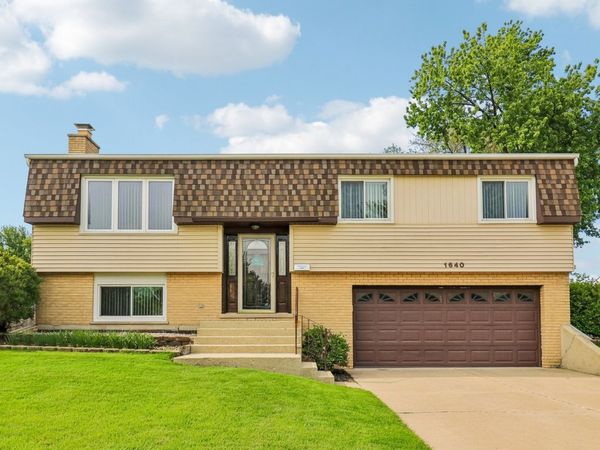 1640 Wadham Place , Wheaton, IL 60189