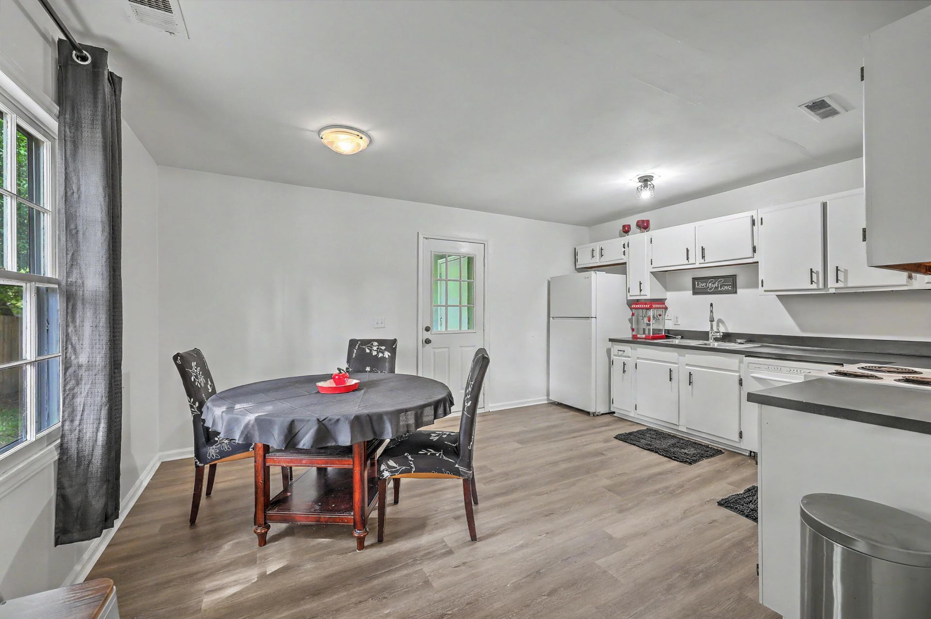 405 Madeline Drive Photo 10