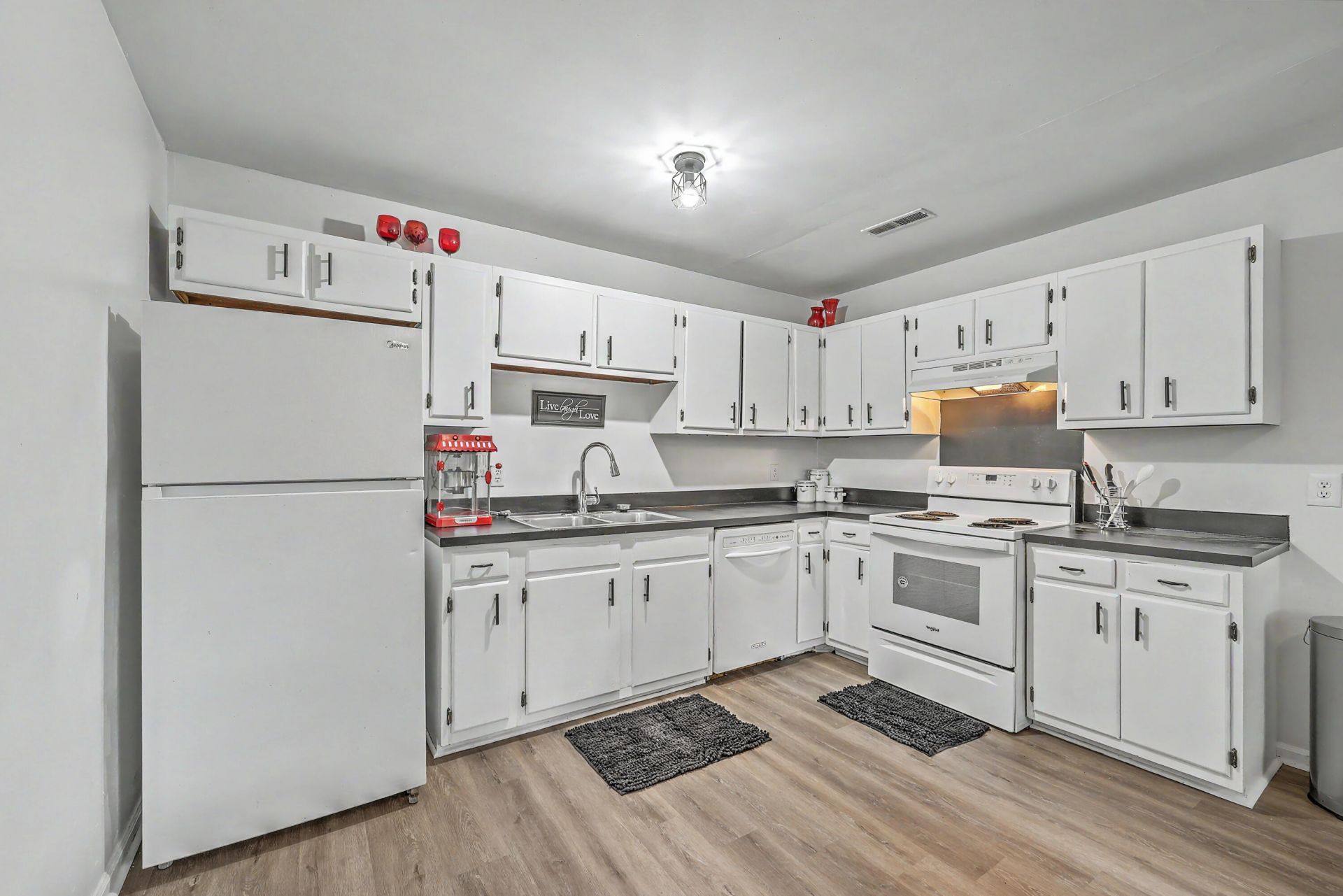 405 Madeline Drive Photo 13