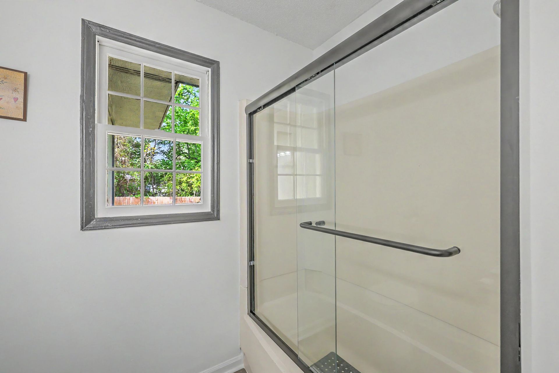 405 Madeline Drive Photo 23