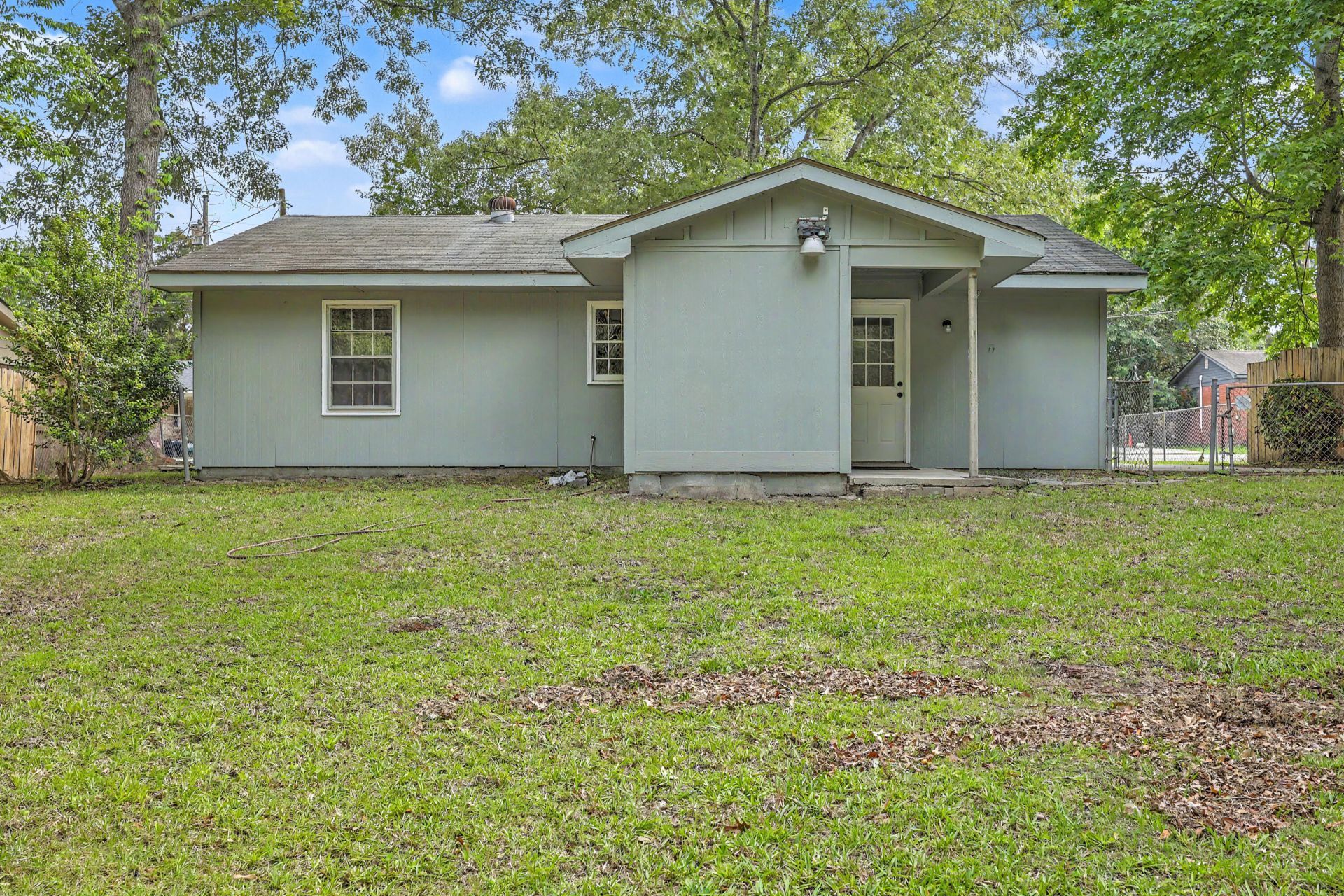 405 Madeline Drive Photo 25