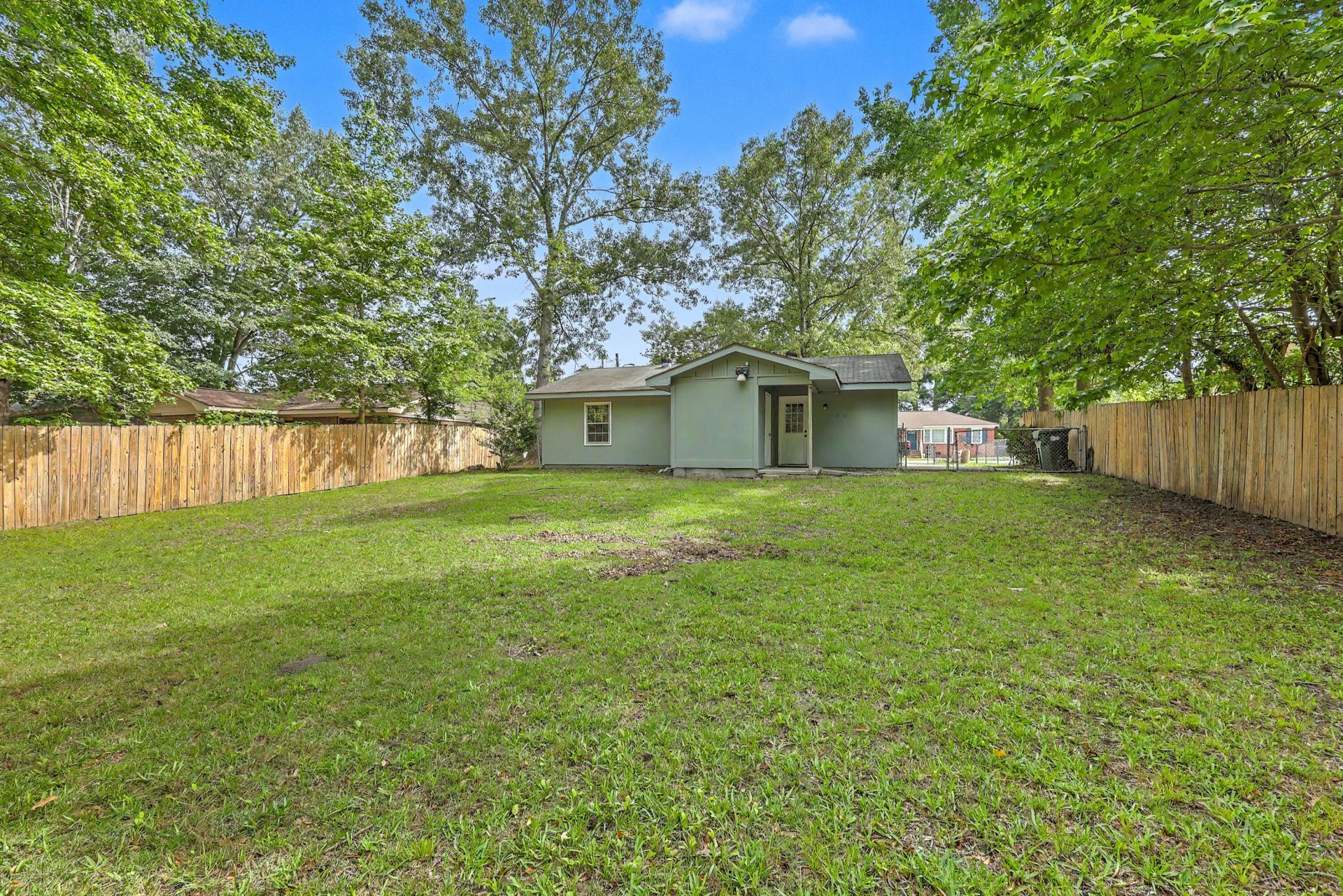 405 Madeline Drive Photo 27