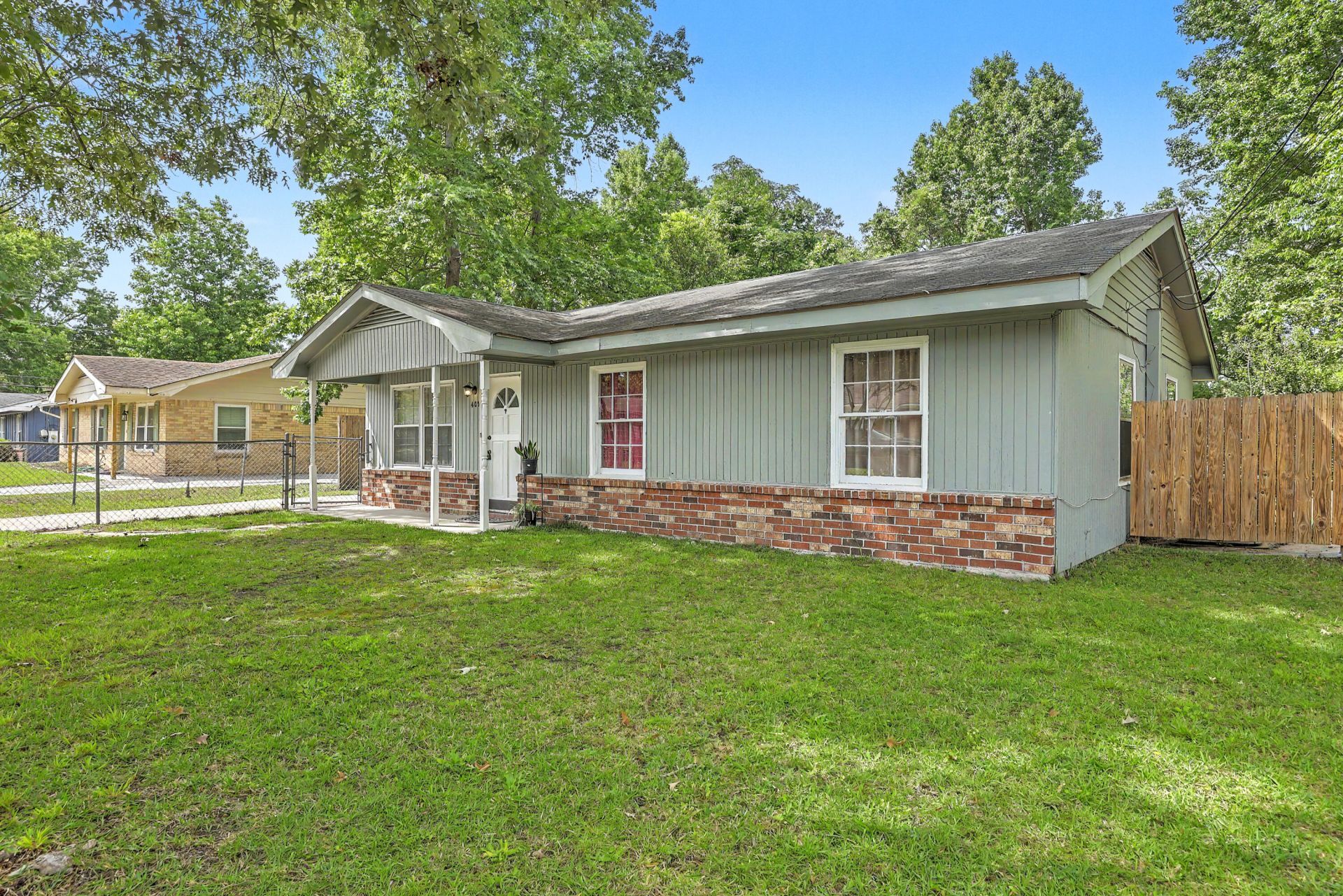 405 Madeline Drive Photo 4