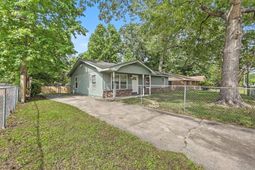 405 Madeline Drive photo 4