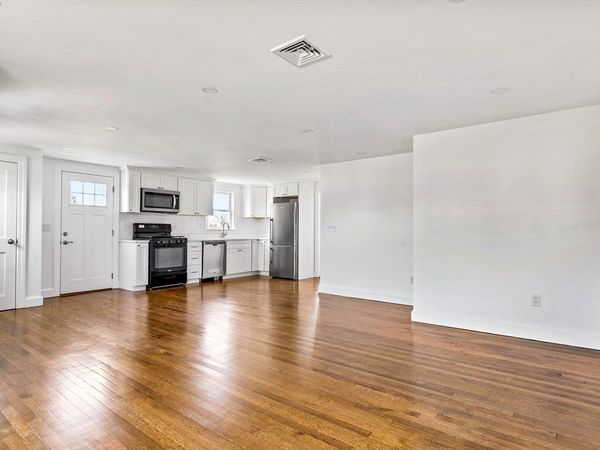 90 Packard Ave, Hull, MA 02045