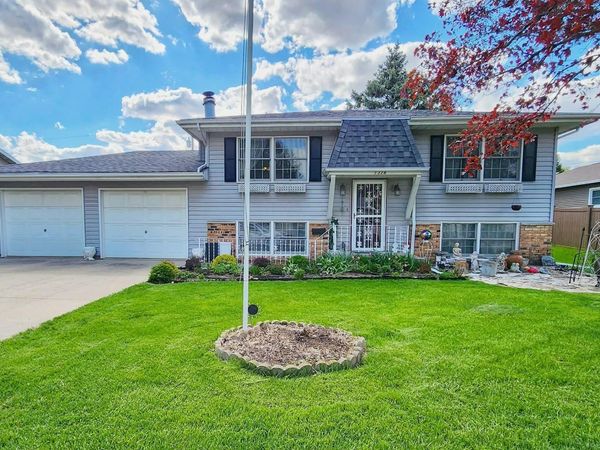 1328 N 5th Street, Manchester, IA 52057
