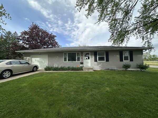 2304 Pelican Road, Waterloo, IA 50701