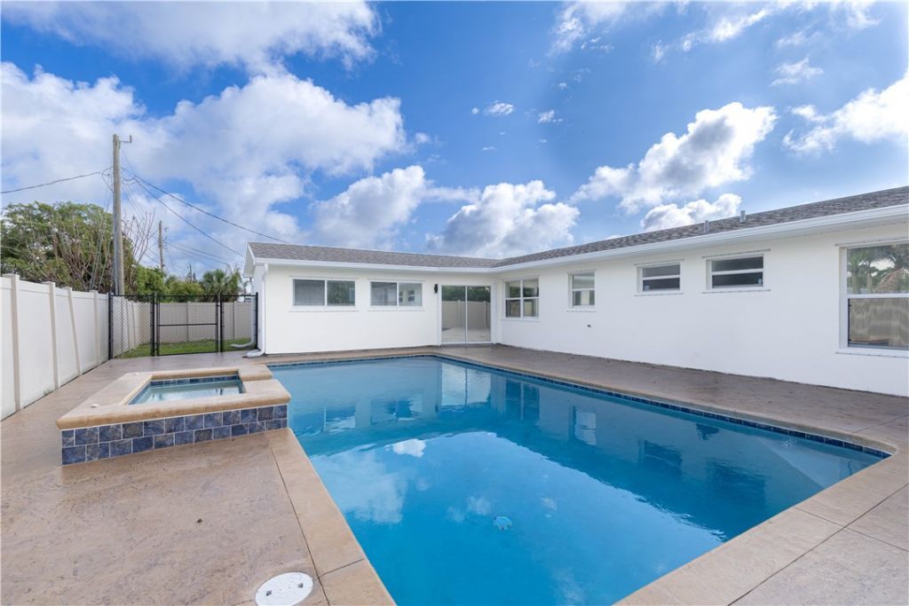 882 Gilbert Street, Sebastian, FL 32958 Photo