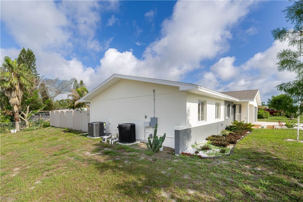 882 Gilbert Street, Sebastian, FL 32958 Photo
