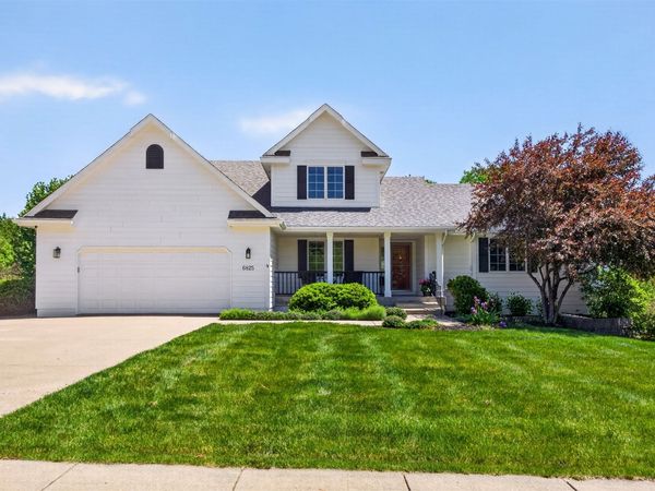 6825 NW 98th Street, Johnston, IA 50131