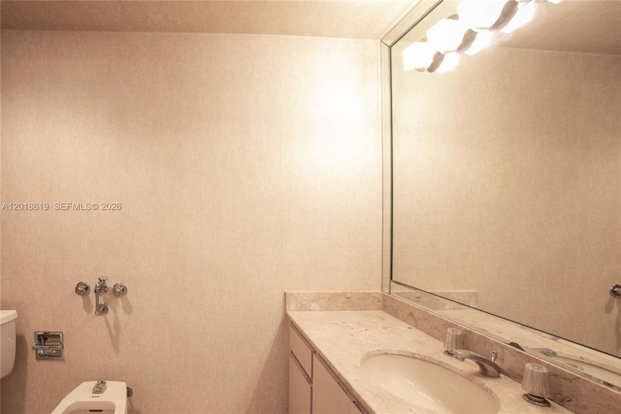 1800 NE 114th St , Unit 1502, Miami, FL 33181 Photo