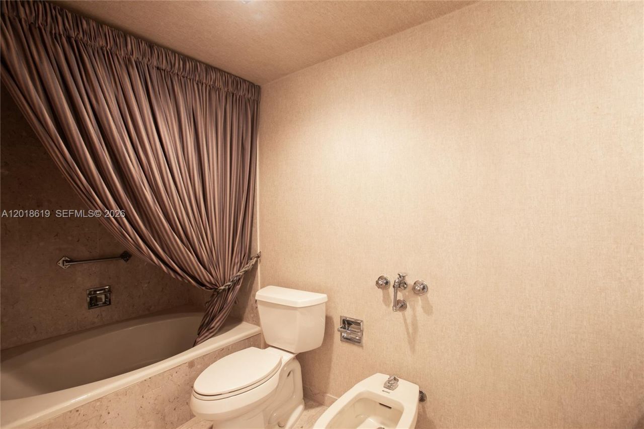 1800 NE 114th St , Unit 1502, Miami, FL 33181 Photo
