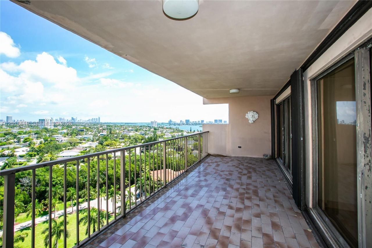 1800 NE 114th St , Unit 1502, Miami, FL 33181 Photo