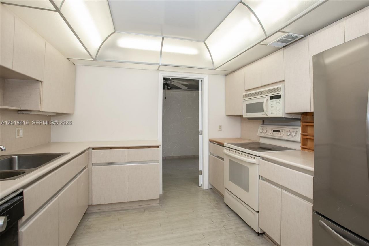 1800 NE 114th St , Unit 1502, Miami, FL 33181 Photo