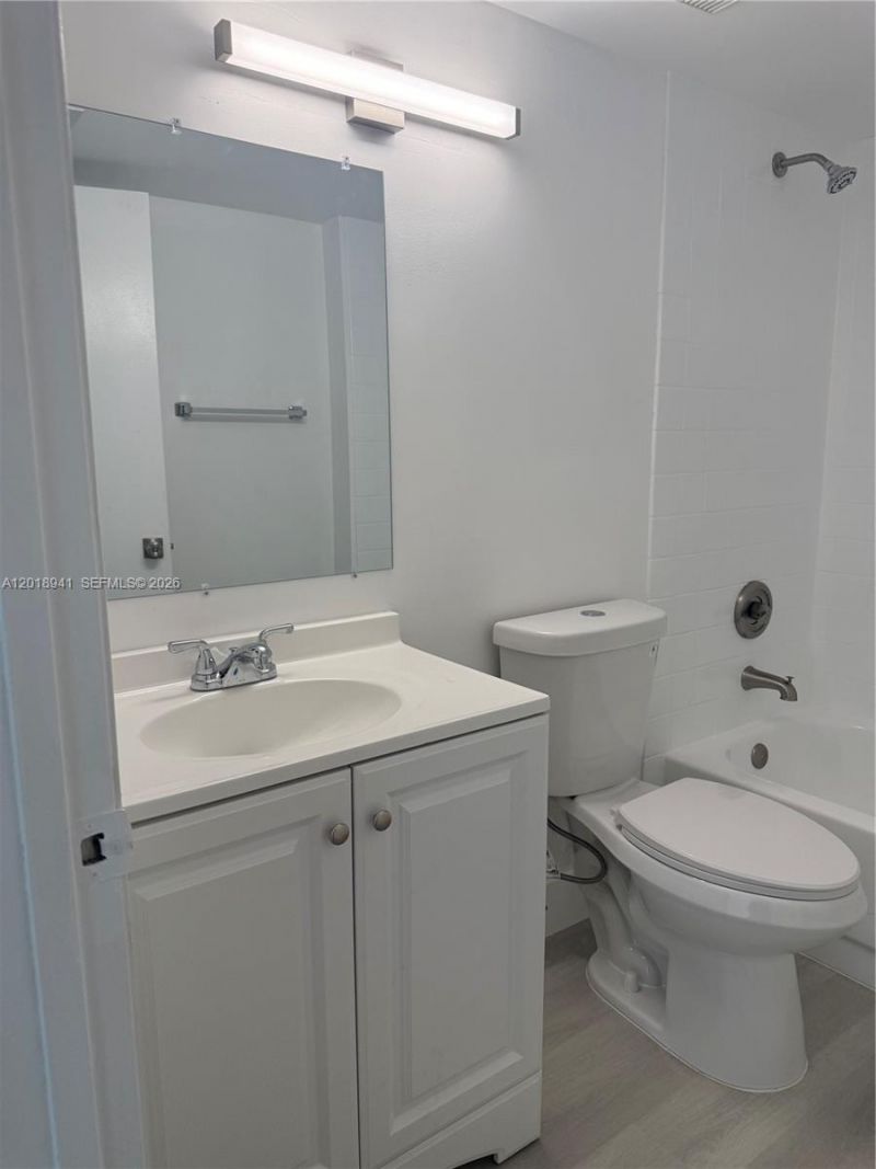 6296 NW 186th St , Unit 205, Hialeah, FL 33015 Photo
