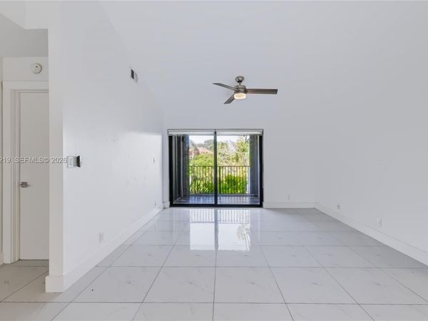 10121 W Sunrise Blvd, Unit 301, Plantation, FL 33322
