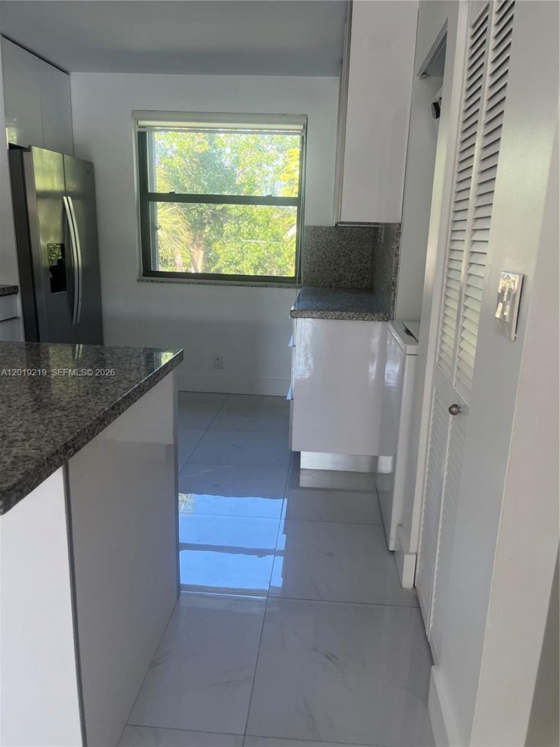 10121 W Sunrise Blvd, Unit 301, Plantation, FL 33322 Photo