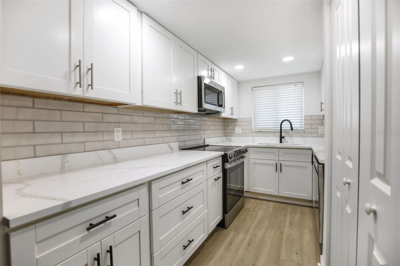 4570 Overlook Drive Ne, Unit 179, Saint Petersburg, FL 33703 Photo