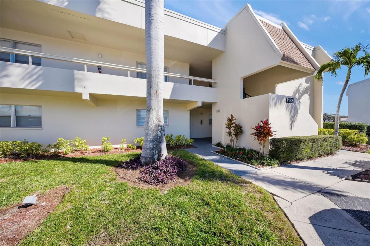 7193 W Country Club Drive N, Unit 237, Sarasota, FL 34243 Photo