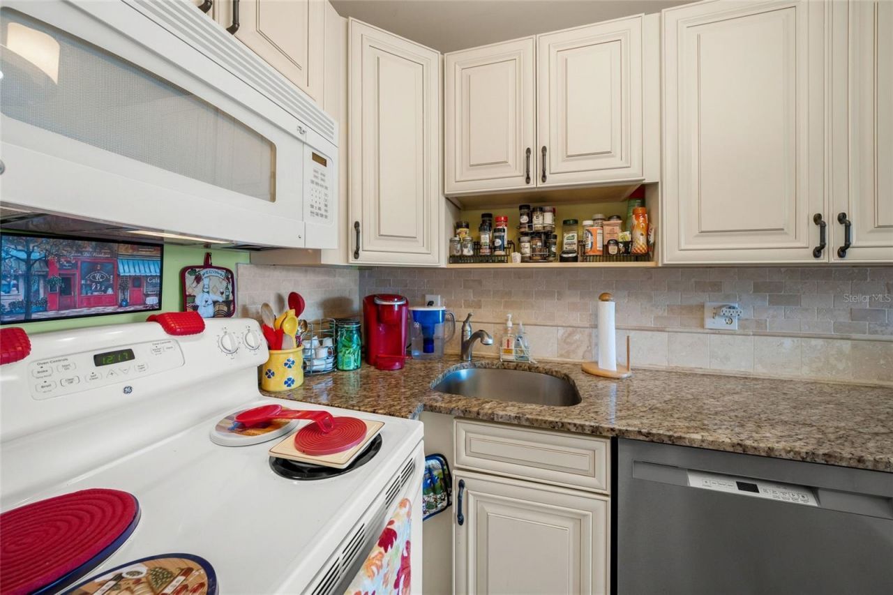 7193 W Country Club Drive N, Unit 237, Sarasota, FL 34243 Photo