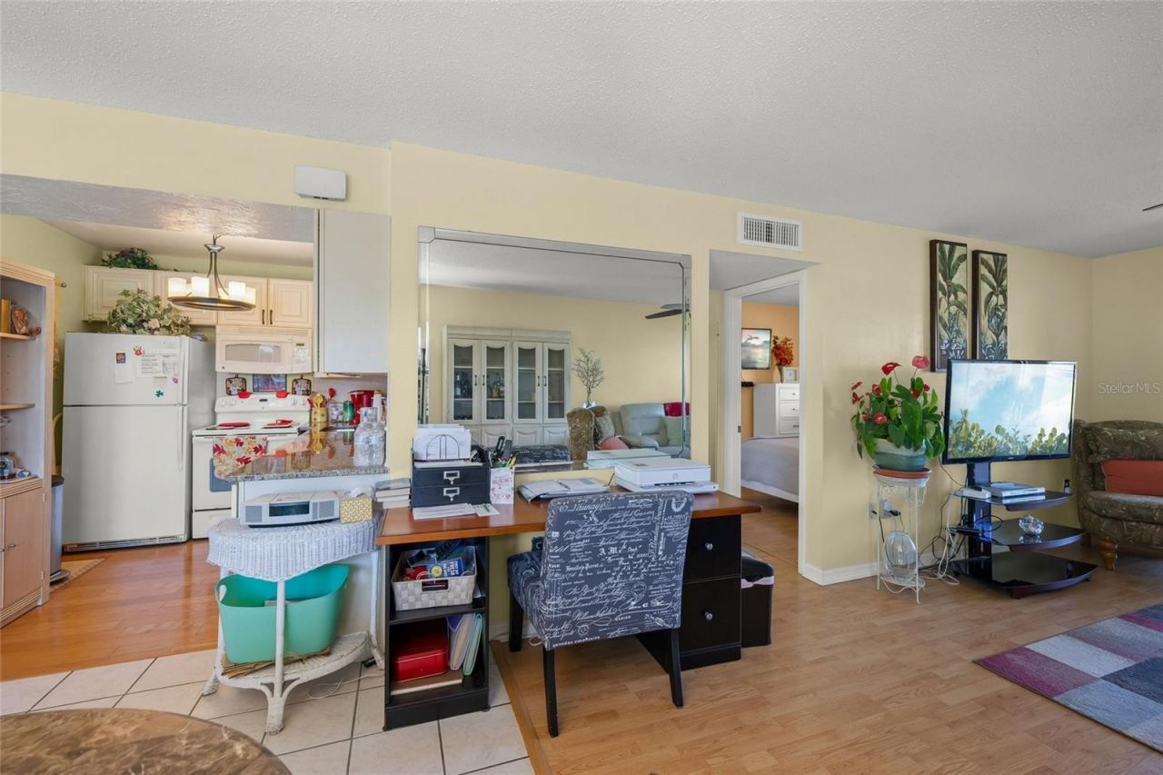 7193 W Country Club Drive N, Unit 237, Sarasota, FL 34243 Photo