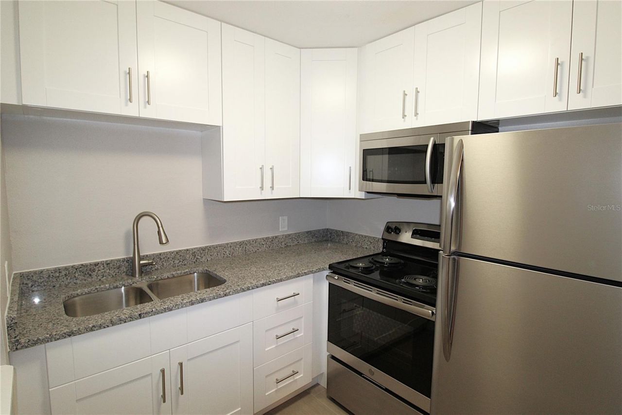 3001 Bee Ridge Road, Unit 109, Sarasota, FL 34239 Photo