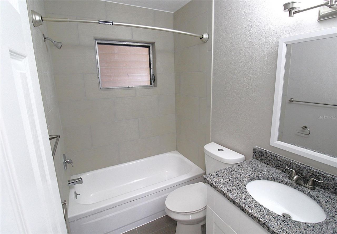 3001 Bee Ridge Road, Unit 109, Sarasota, FL 34239 Photo