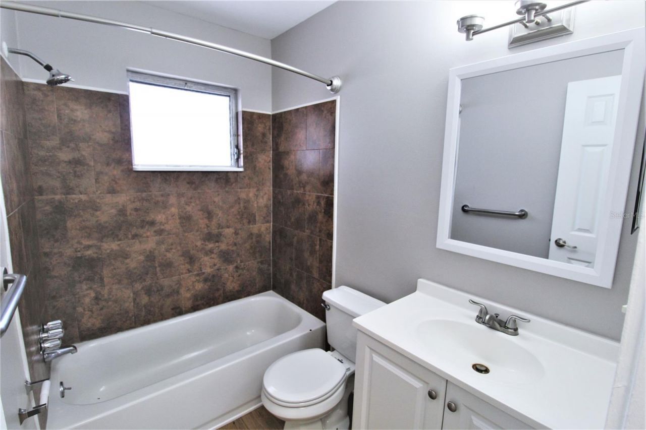 3001 Bee Ridge Road, Unit 124, Sarasota, FL 34239 Photo