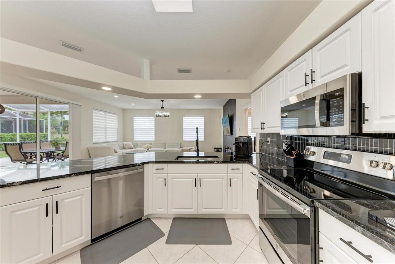7327 38th Court East, Sarasota, FL 34243 Photo