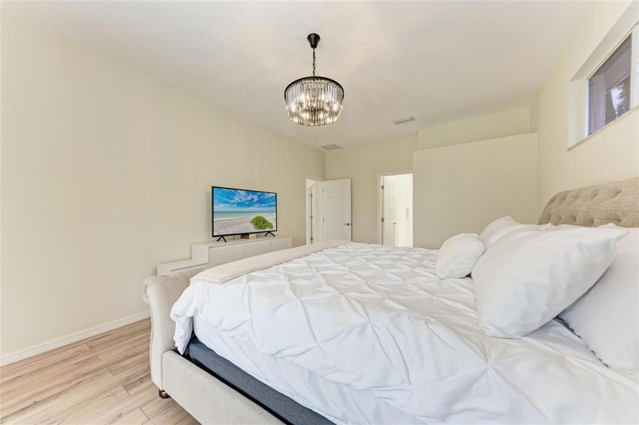 7327 38th Court East, Sarasota, FL 34243 Photo