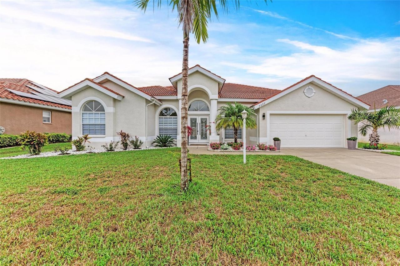 7327 38th Court East, Sarasota, FL 34243 Photo