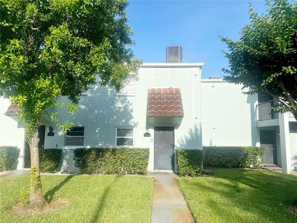 2864 SOMERSET PARK DRIVE , Unit 2864, TAMPA, FL 33613