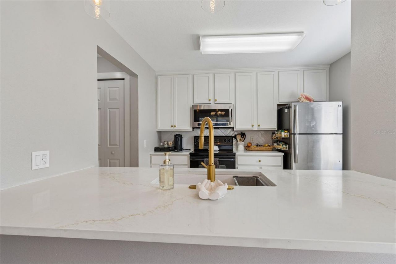 3863 Island Way , Saint Petersburg, FL 33705 Photo