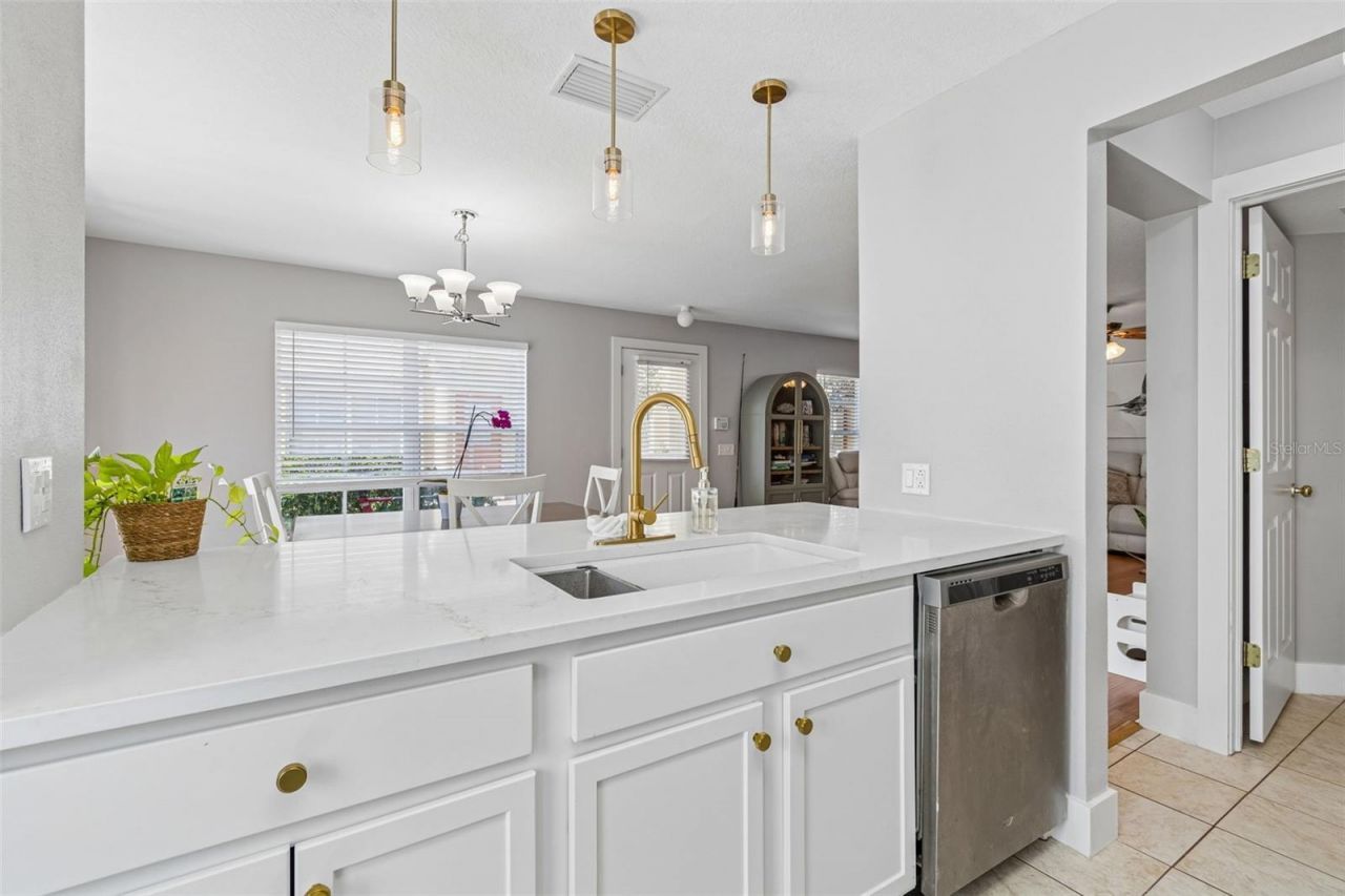 3863 Island Way , Saint Petersburg, FL 33705 Photo