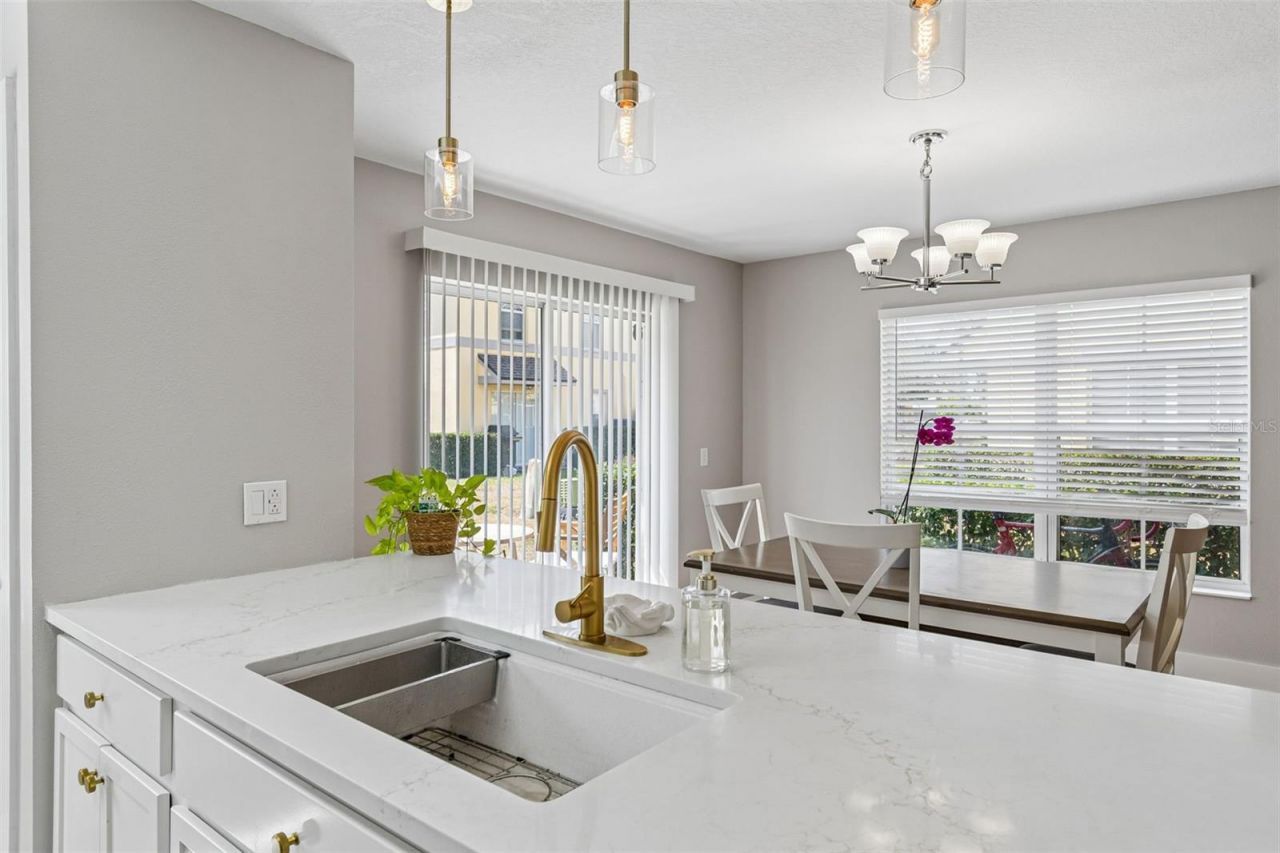3863 Island Way , Saint Petersburg, FL 33705 Photo