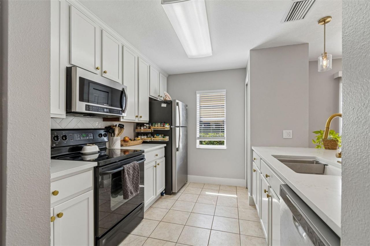 3863 Island Way , Saint Petersburg, FL 33705 Photo