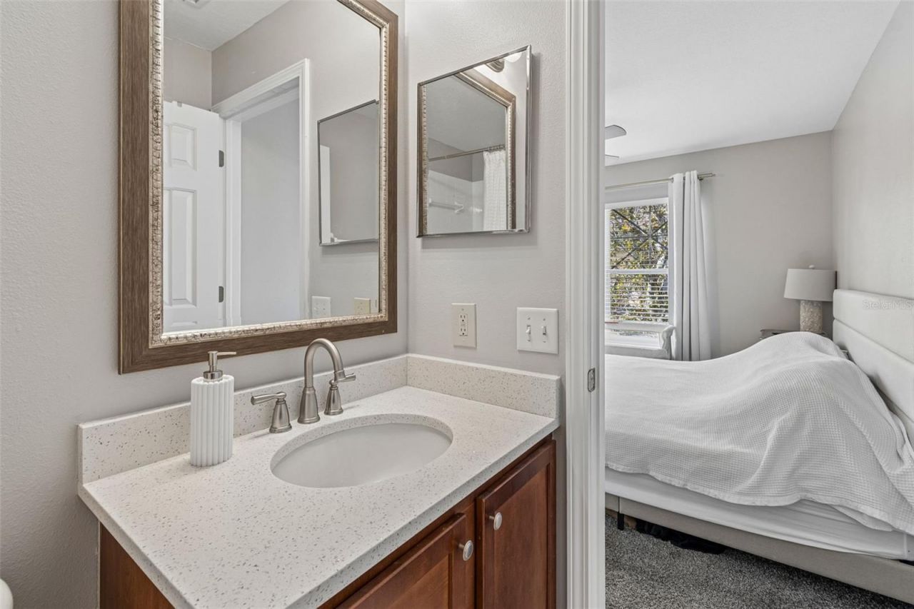 3863 Island Way , Saint Petersburg, FL 33705 Photo