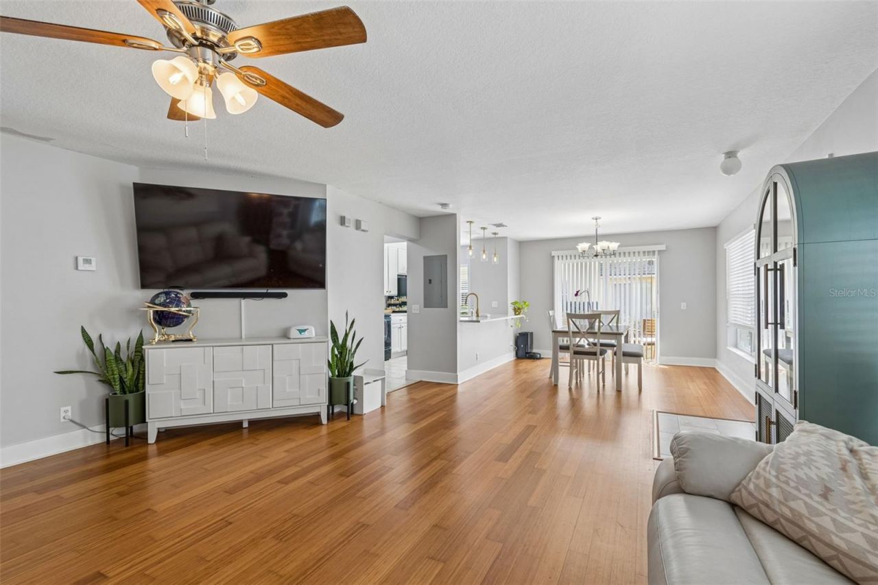 3863 Island Way , Saint Petersburg, FL 33705 Photo