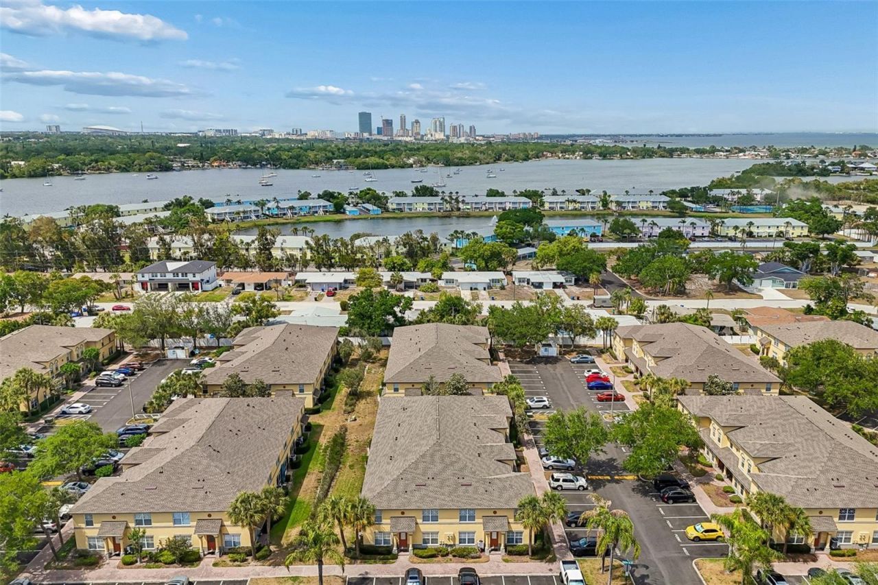 3863 Island Way , Saint Petersburg, FL 33705 Photo